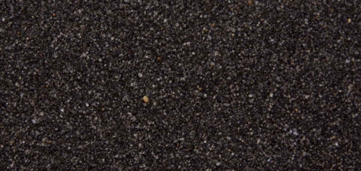 coloured-sand-black